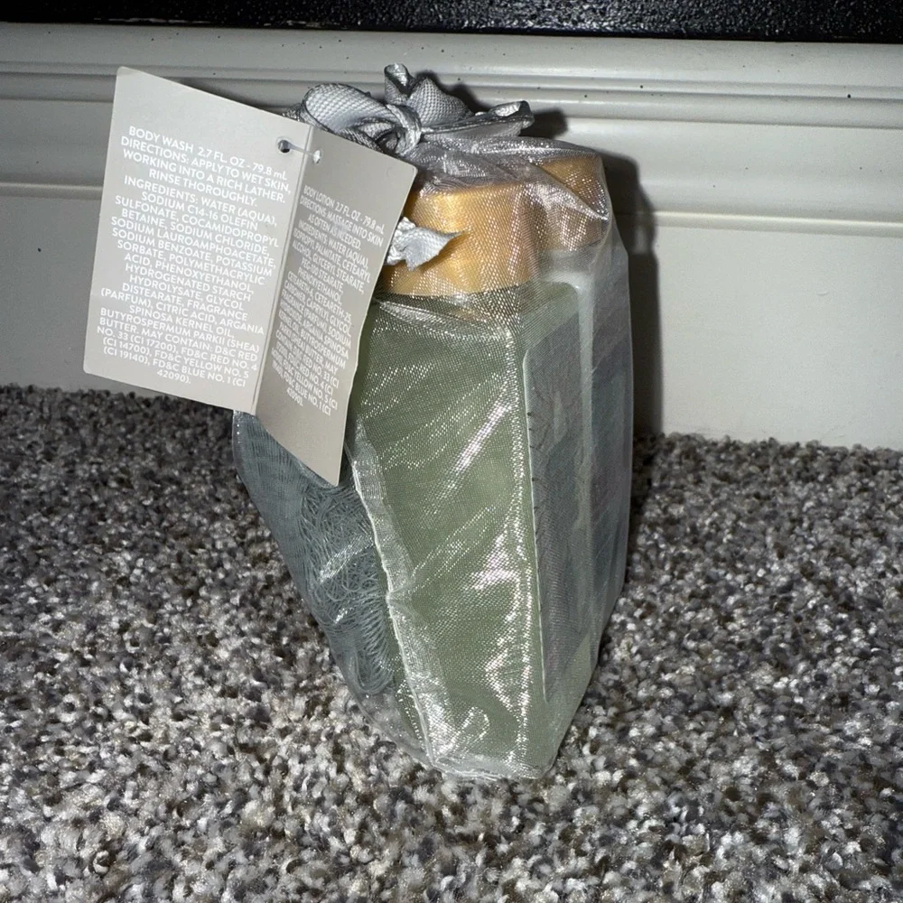 Green body care gift set NWT